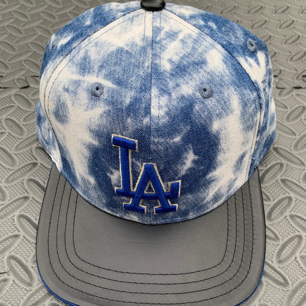 Los Angeles Dodgers Denim Strapback Hat - Picture 1 of 2